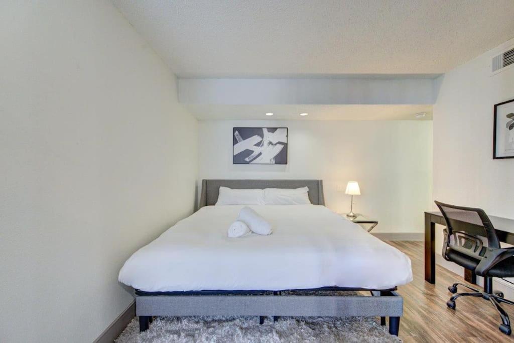 Lux Suite /King Bed /Free Parking/Pool/First Floor Houston Exterior foto