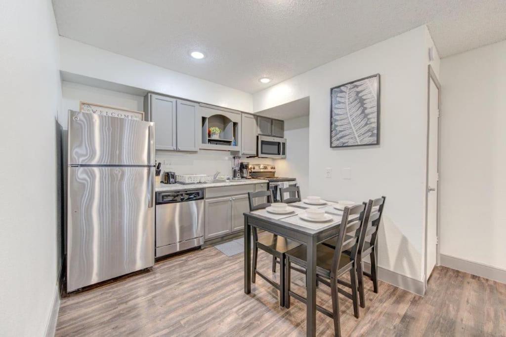 Lux Suite /King Bed /Free Parking/Pool/First Floor Houston Exterior foto
