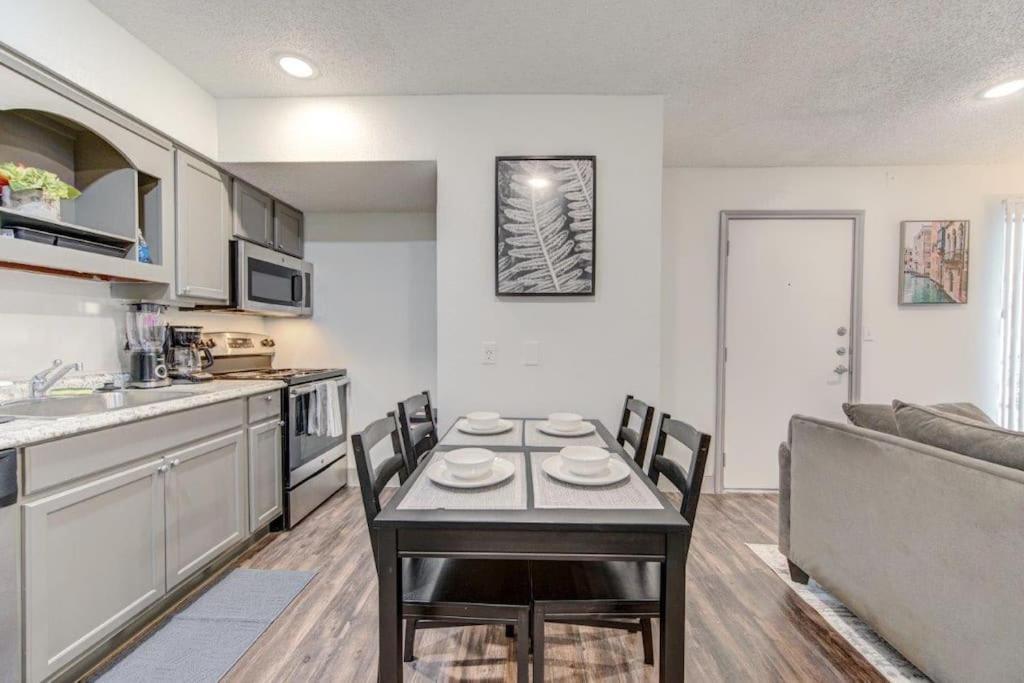 Lux Suite /King Bed /Free Parking/Pool/First Floor Houston Exterior foto